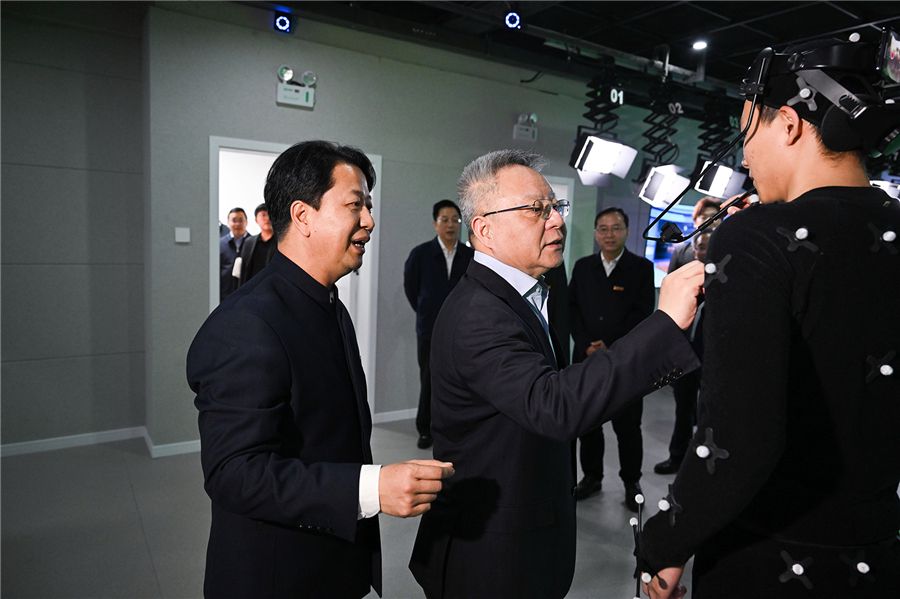 一群穿着西装的男人站在一起描述已自动生成